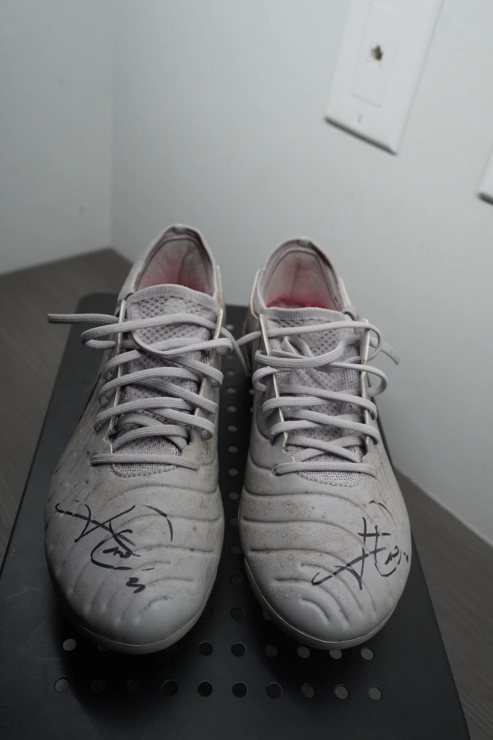 Match worn and signed Jonathan Osorio Nike Tiempo legend 9 Elite - photo 3
