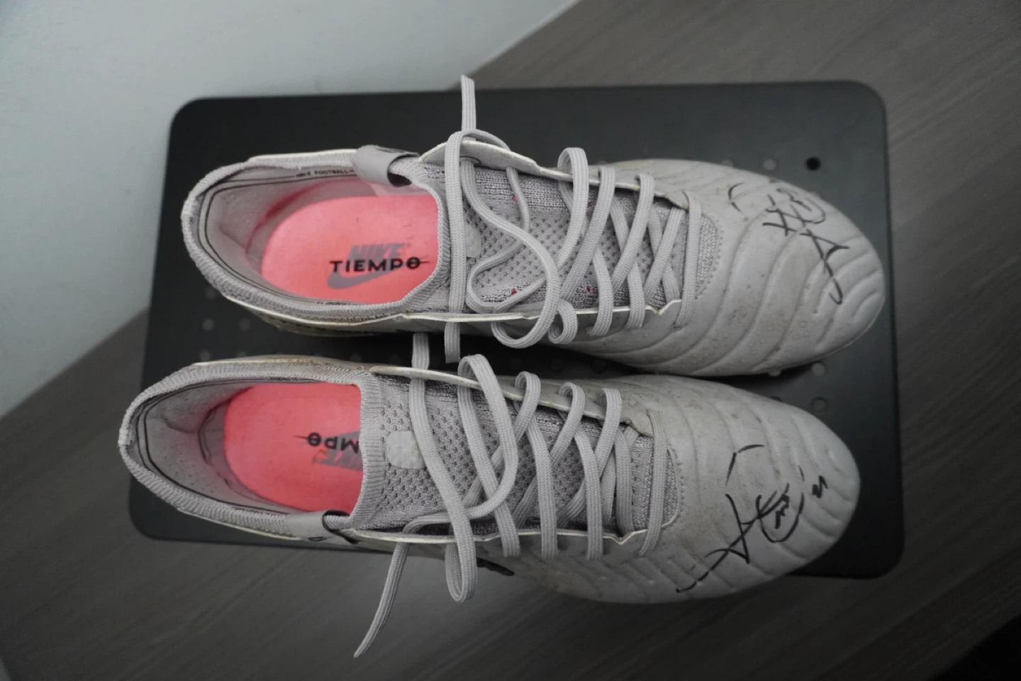 Match worn and signed Jonathan Osorio Nike Tiempo legend 9 Elite - photo 2