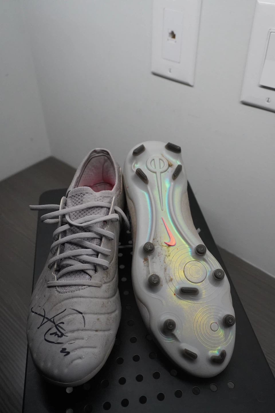 Match worn and signed Jonathan Osorio Nike Tiempo legend 9 Elite - photo 4
