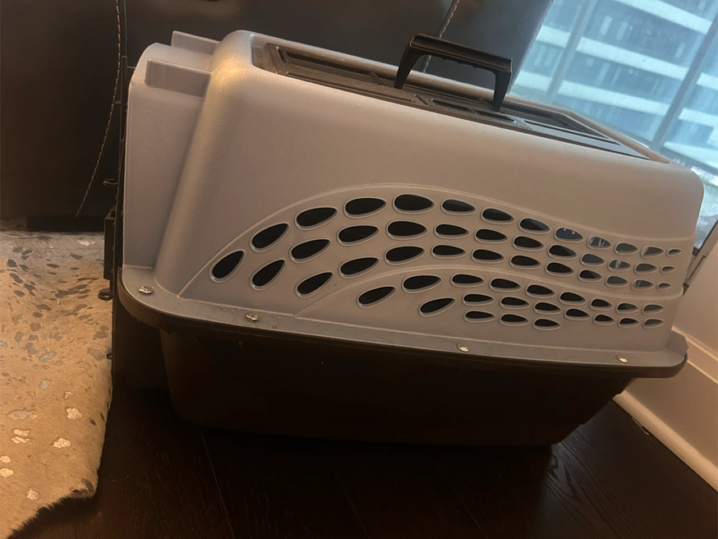 Pet Carrier - Grey & Brown used only once - photo 4