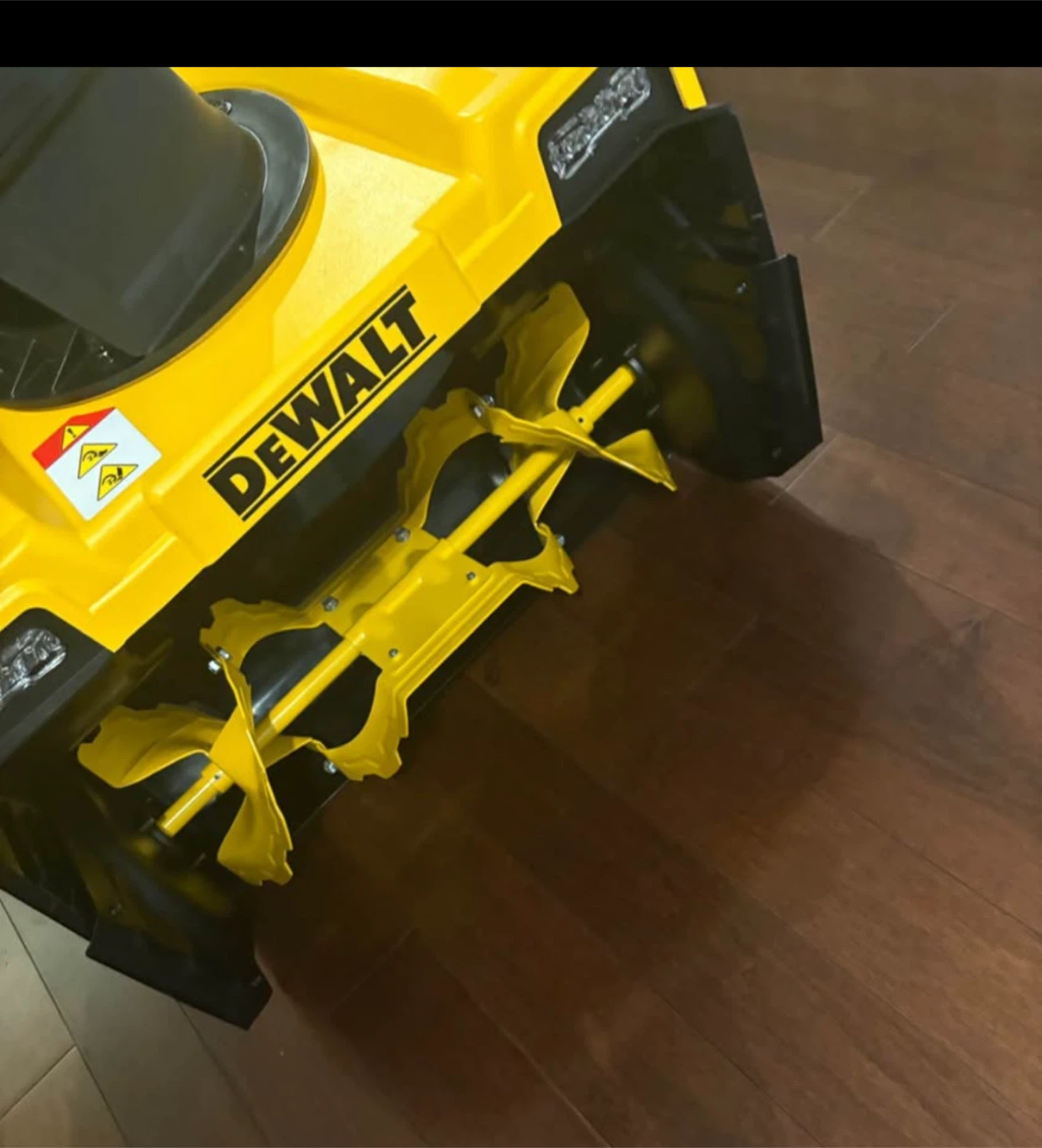 DeWalt Cordless Snow Shovel - photo 3