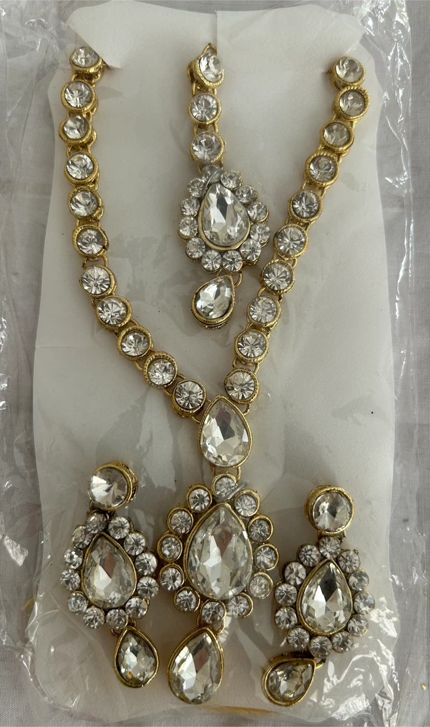 Necklace, Earrings & Tikka Jewelry Set - Gold & Crystal