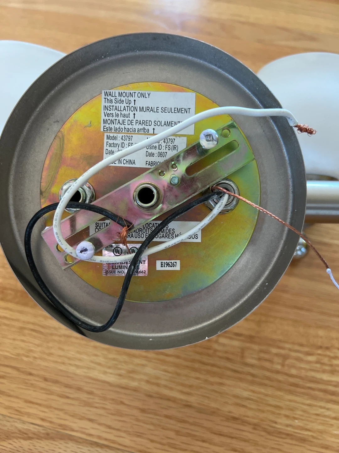 Wall Mount Light Fixture - 2 Bulb🥕 - photo 4