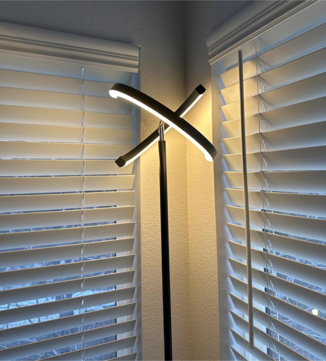 Modern LED Spiral Floor Lamp - Adjustable Lighting