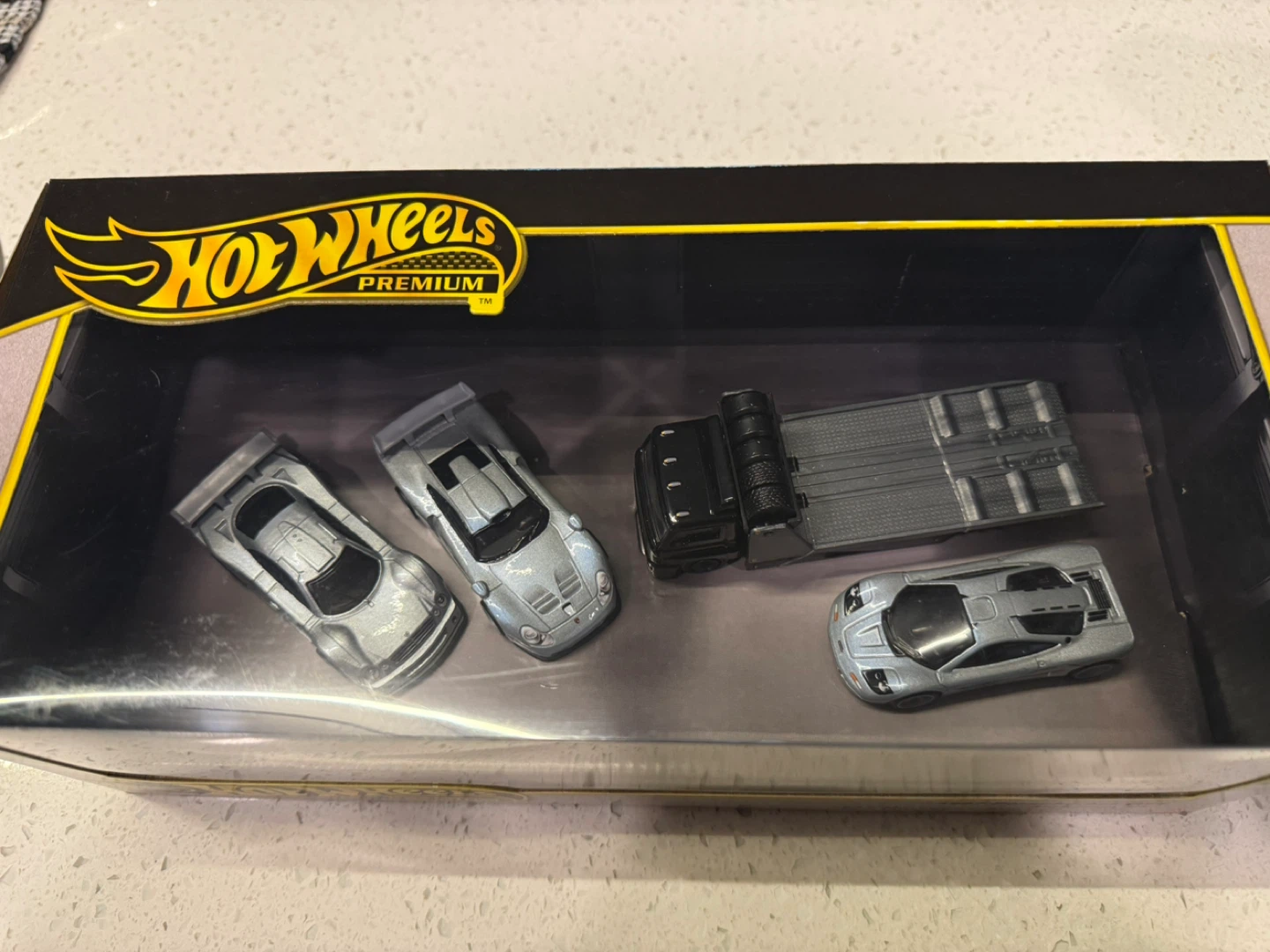 Hot Wheels Premium Fleet Street Set - photo 2