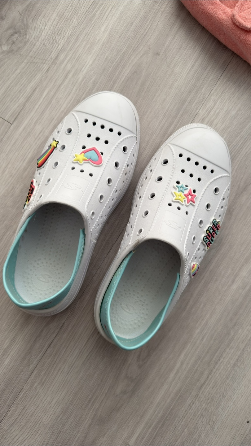 Skechers Kids Clogs White with Charms - Size 5