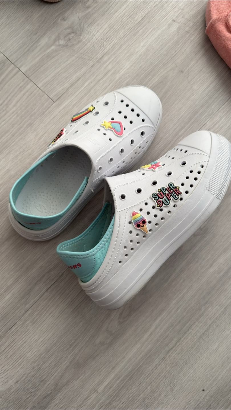 Skechers Kids Clogs White with Charms - Size 5 - photo 2