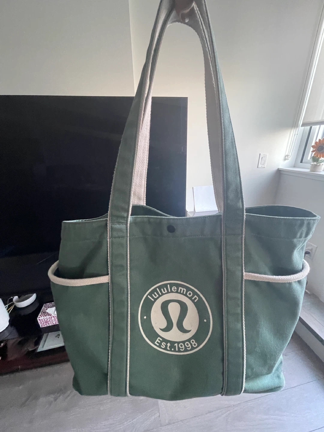 🥕 Lululemon Green Tote Bag
