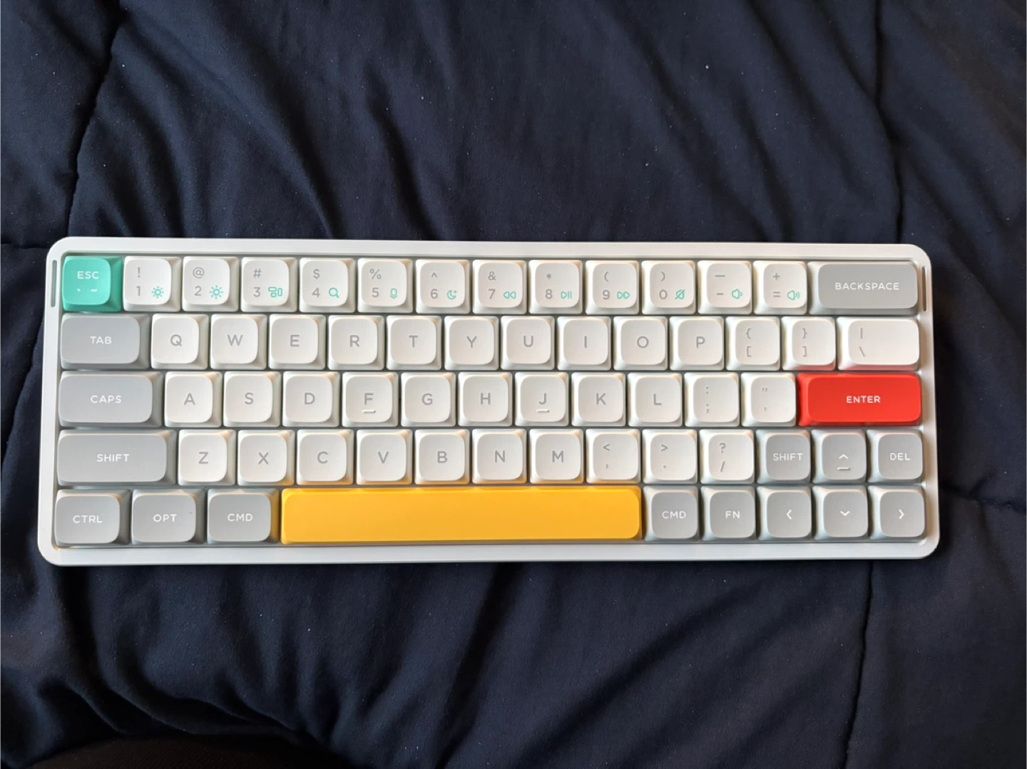 NuPhy Air60 v2, carrying case, Cymatics keycaps
