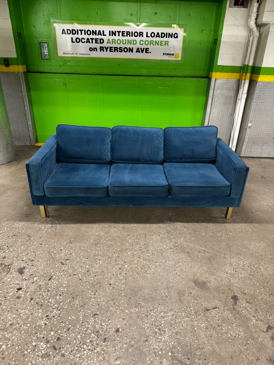 87” Blue Velvet Sofa – Modern Glam Style - FREE DELIVERY - photo 4