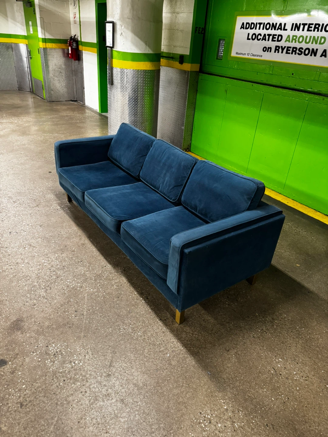 87” Blue Velvet Sofa – Modern Glam Style - FREE DELIVERY - photo 2