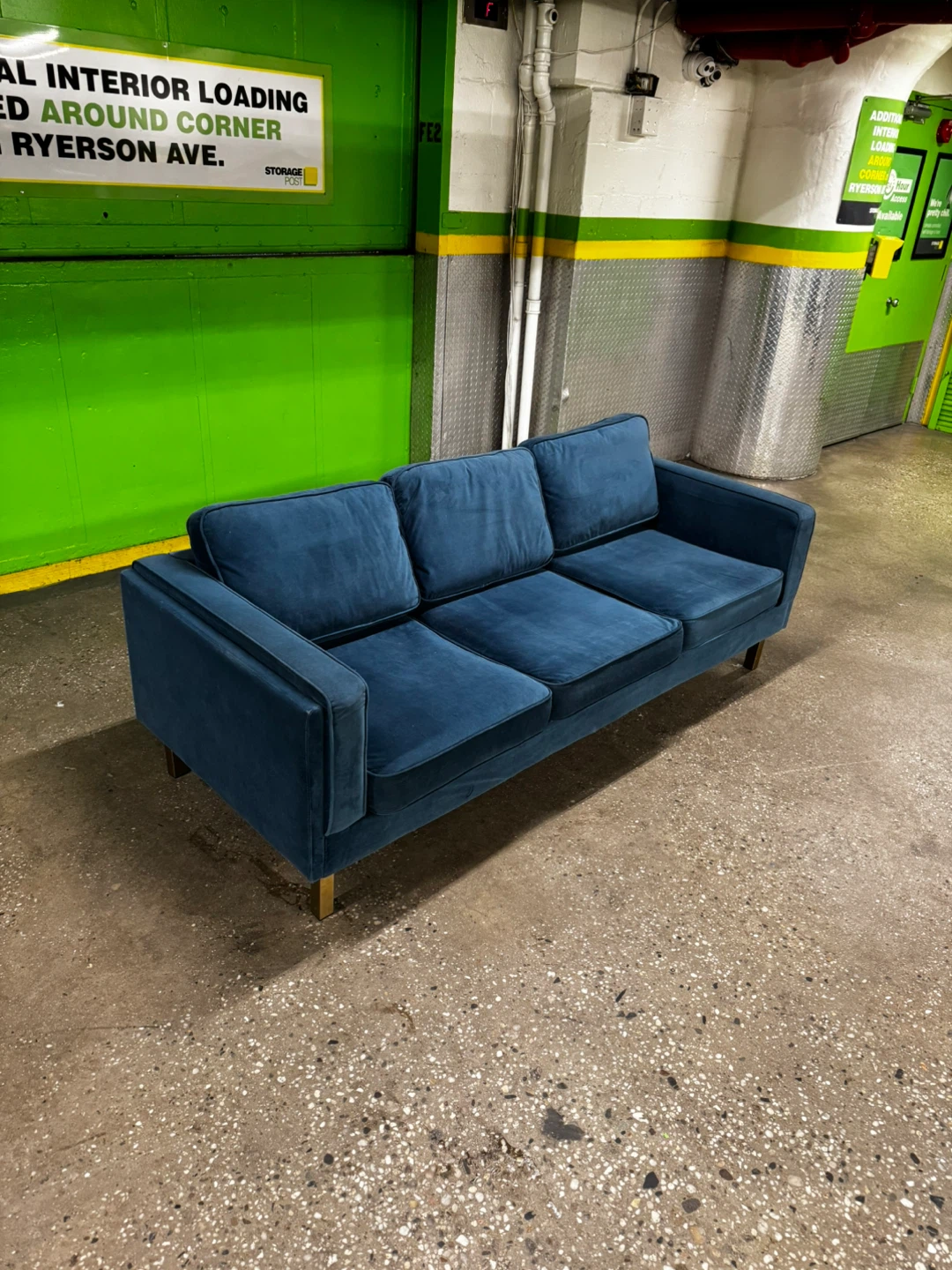 87” Blue Velvet Sofa – Modern Glam Style - FREE DELIVERY - photo 3