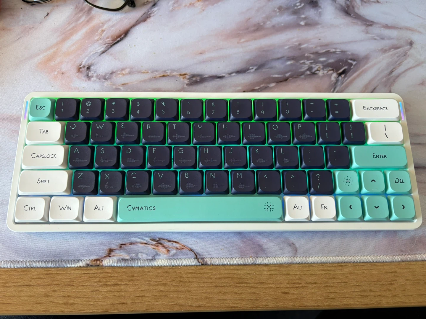 NuPhy Air60 v2, carrying case, Cymatics keycaps - photo 4