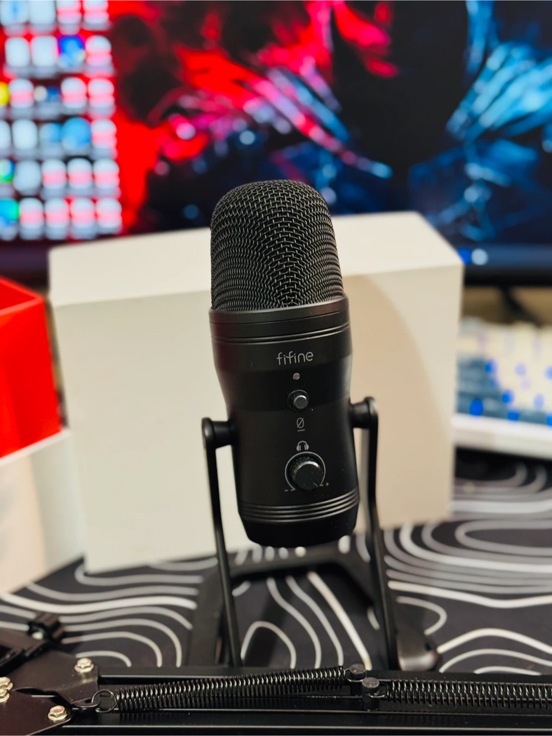 Fifine k690 Studio/Podcast/Streaming Mic with table stand