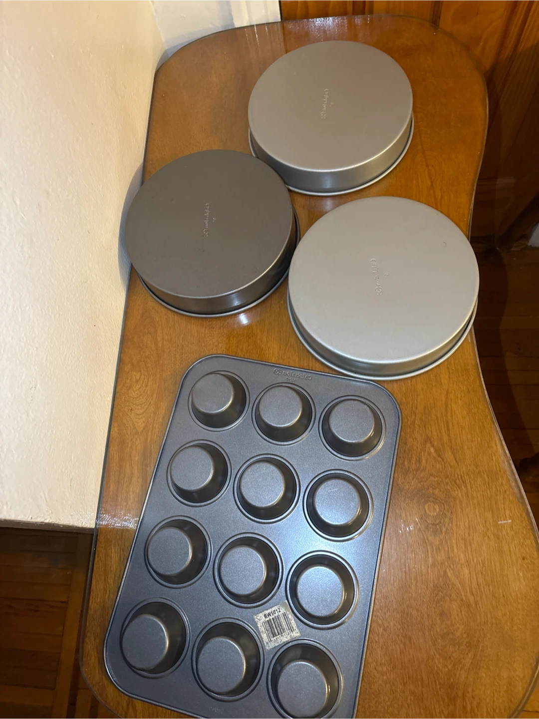 Calphalon 9" Round Cake Pans & Muffin Tin - photo 5