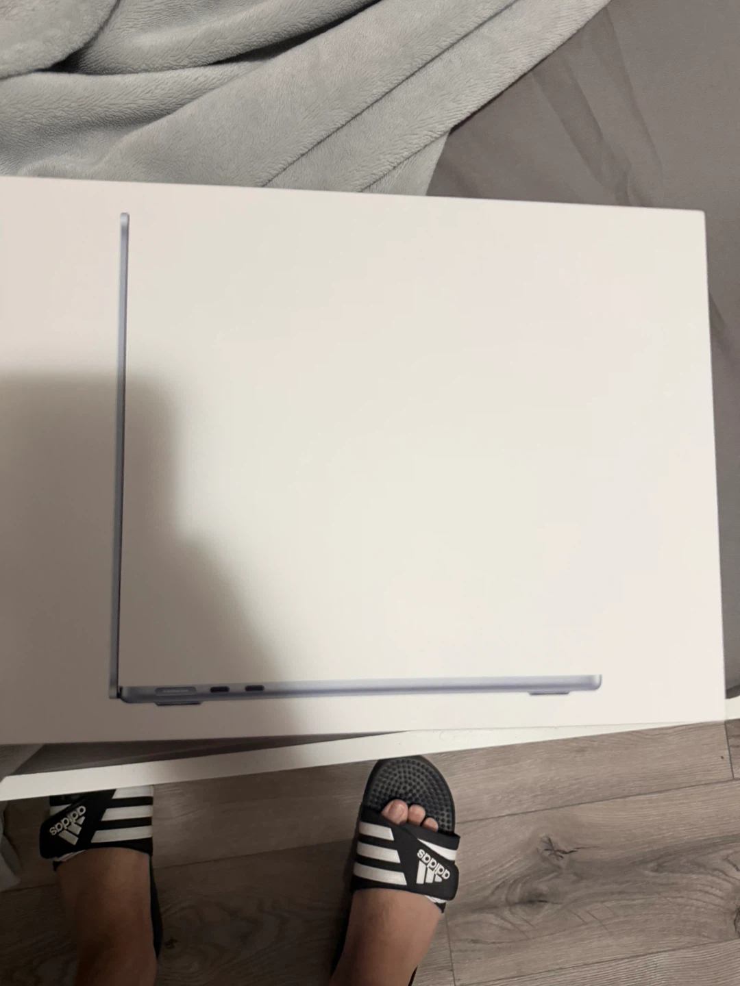 Sealed/Unopened New Apple MacBook Air 13-inch M3 Chip 16GB 256GB - photo 2