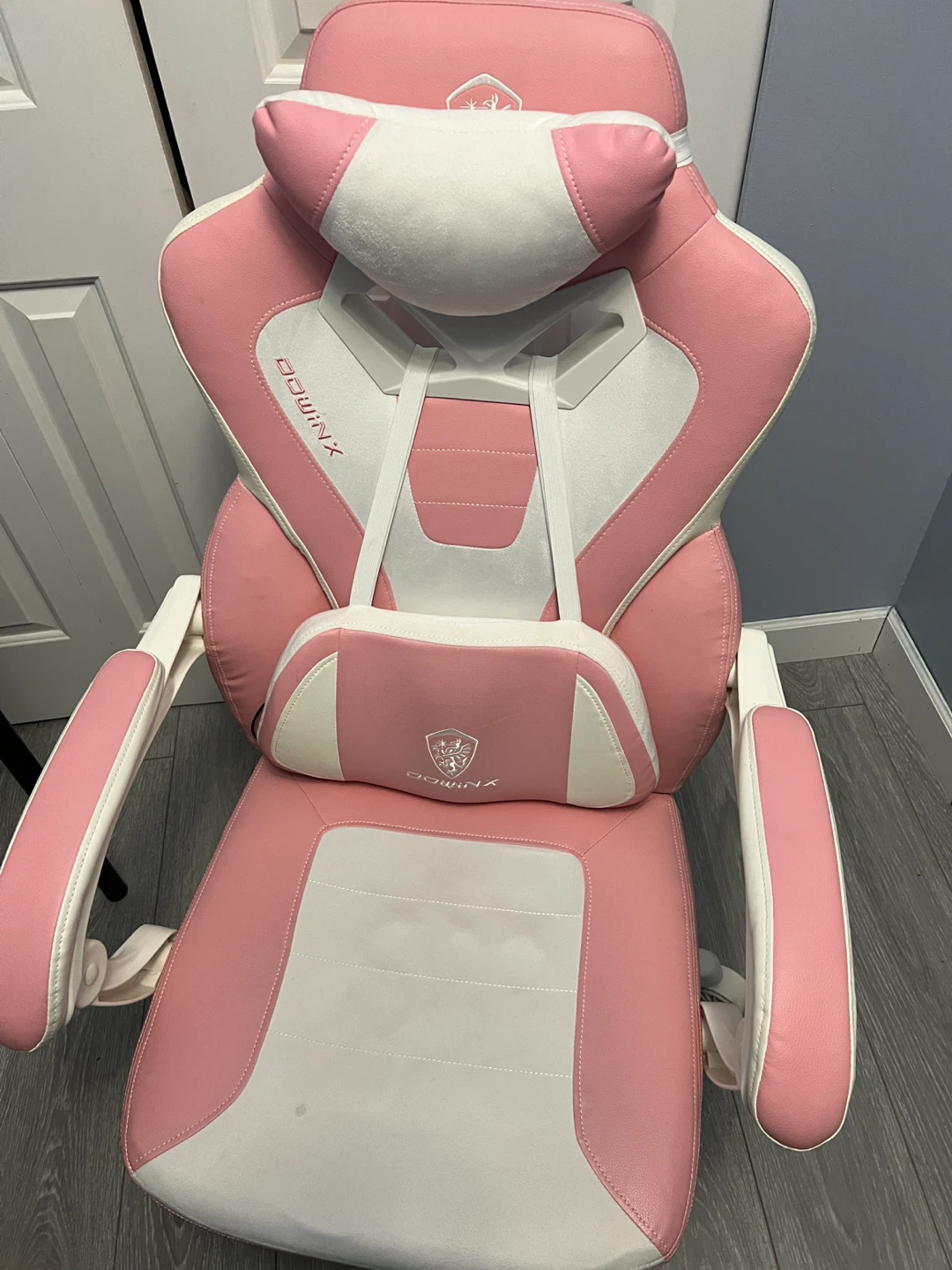 Dowinx Pink Gaming Chair