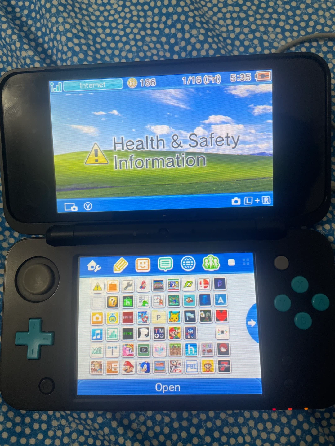 New Nintendo 2DS XL Handheld Console - photo 4