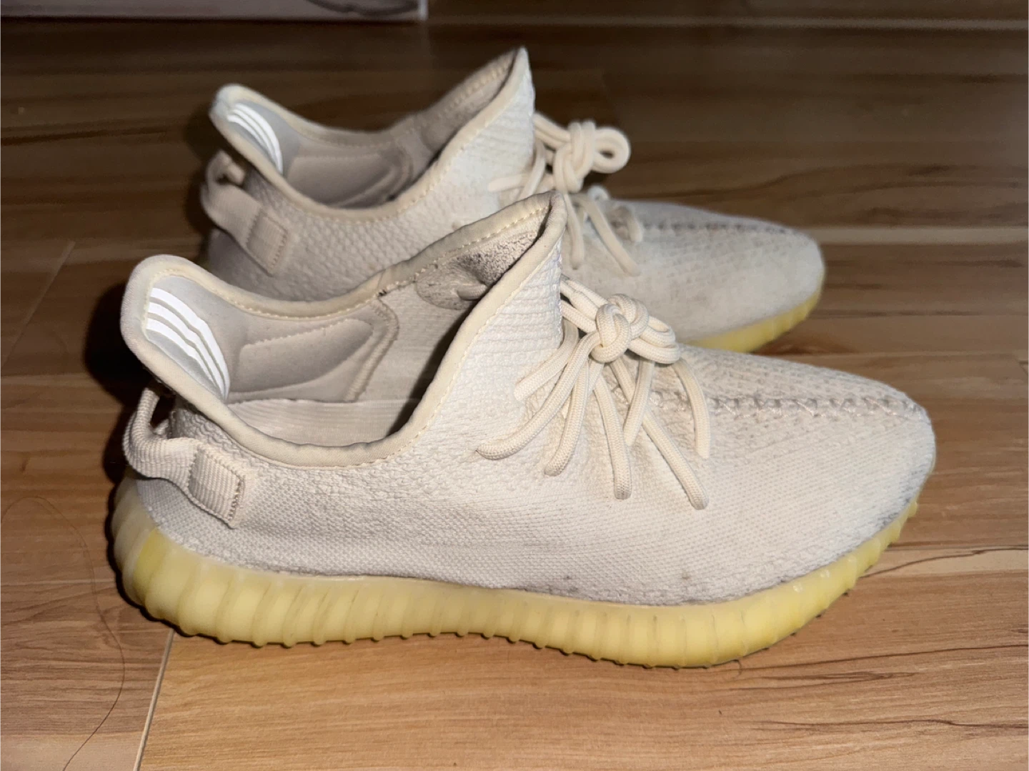 Adidas Yeezy Boost 350 V2 - size 9.5 (US)