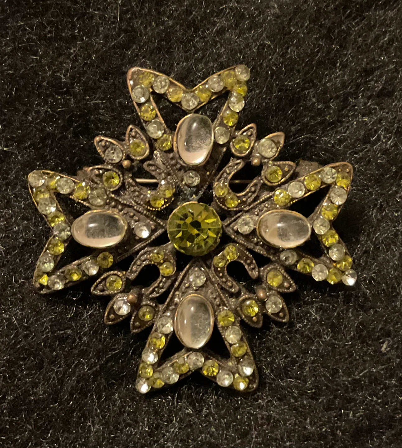 Vintage Maltés cross Floral brooch