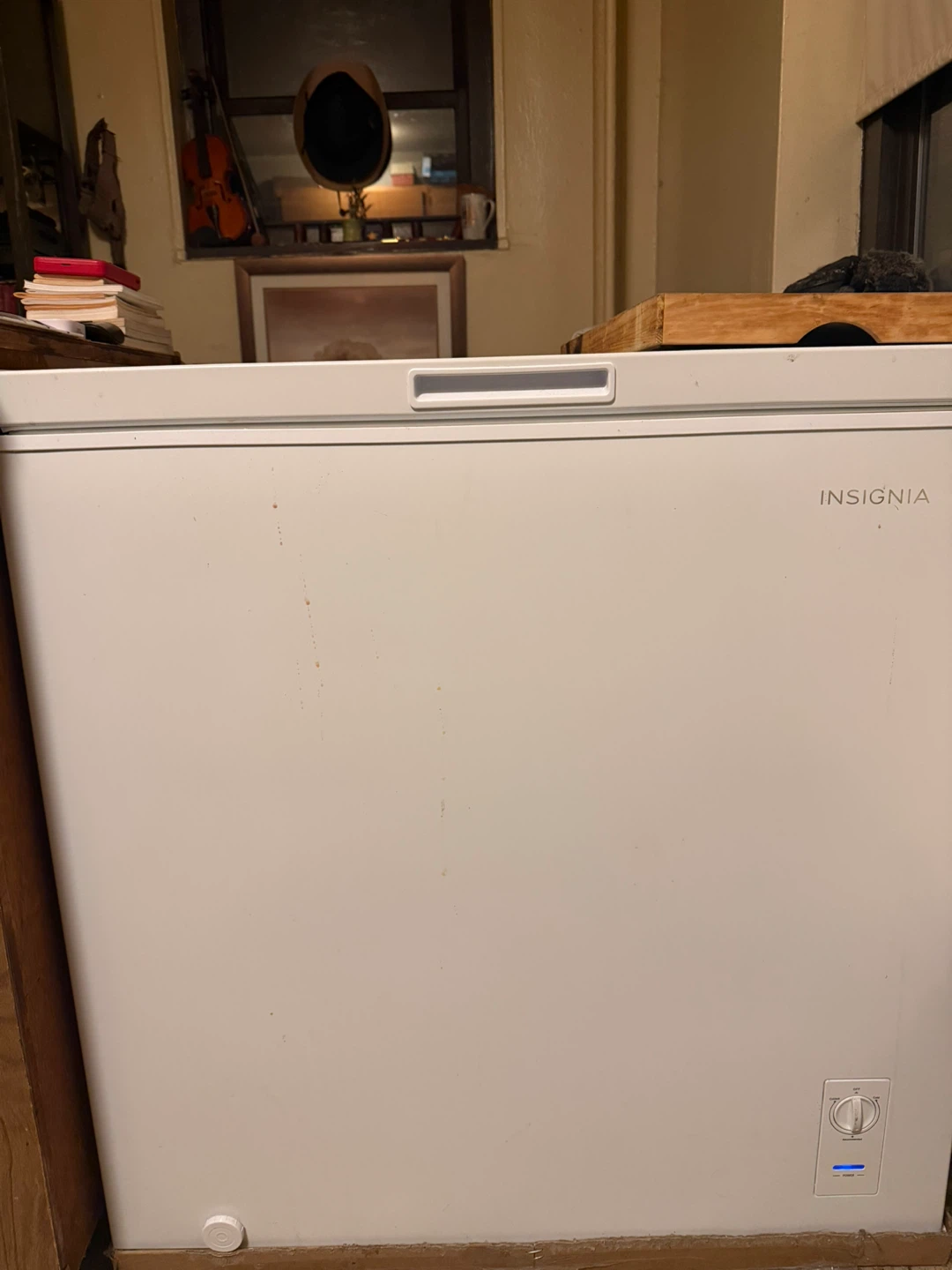 Insignia 7.0 Cu. Ft. Chest Freezer - White - photo 2