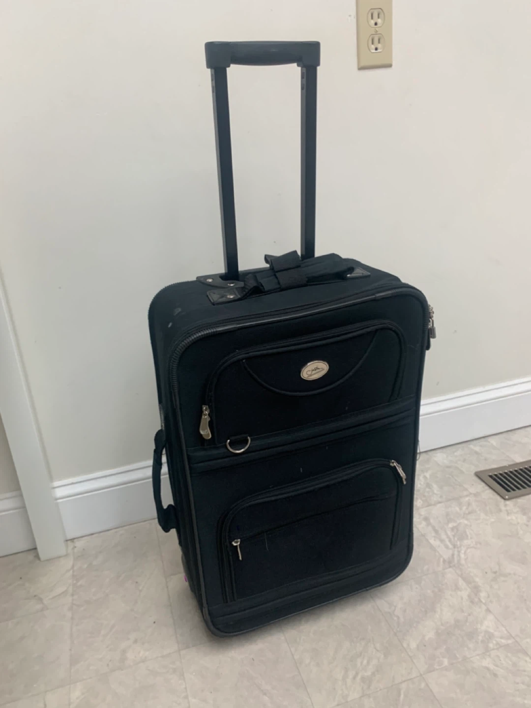 Carry On Luggage / Bag - Black Rolling Carry-On Suitcase