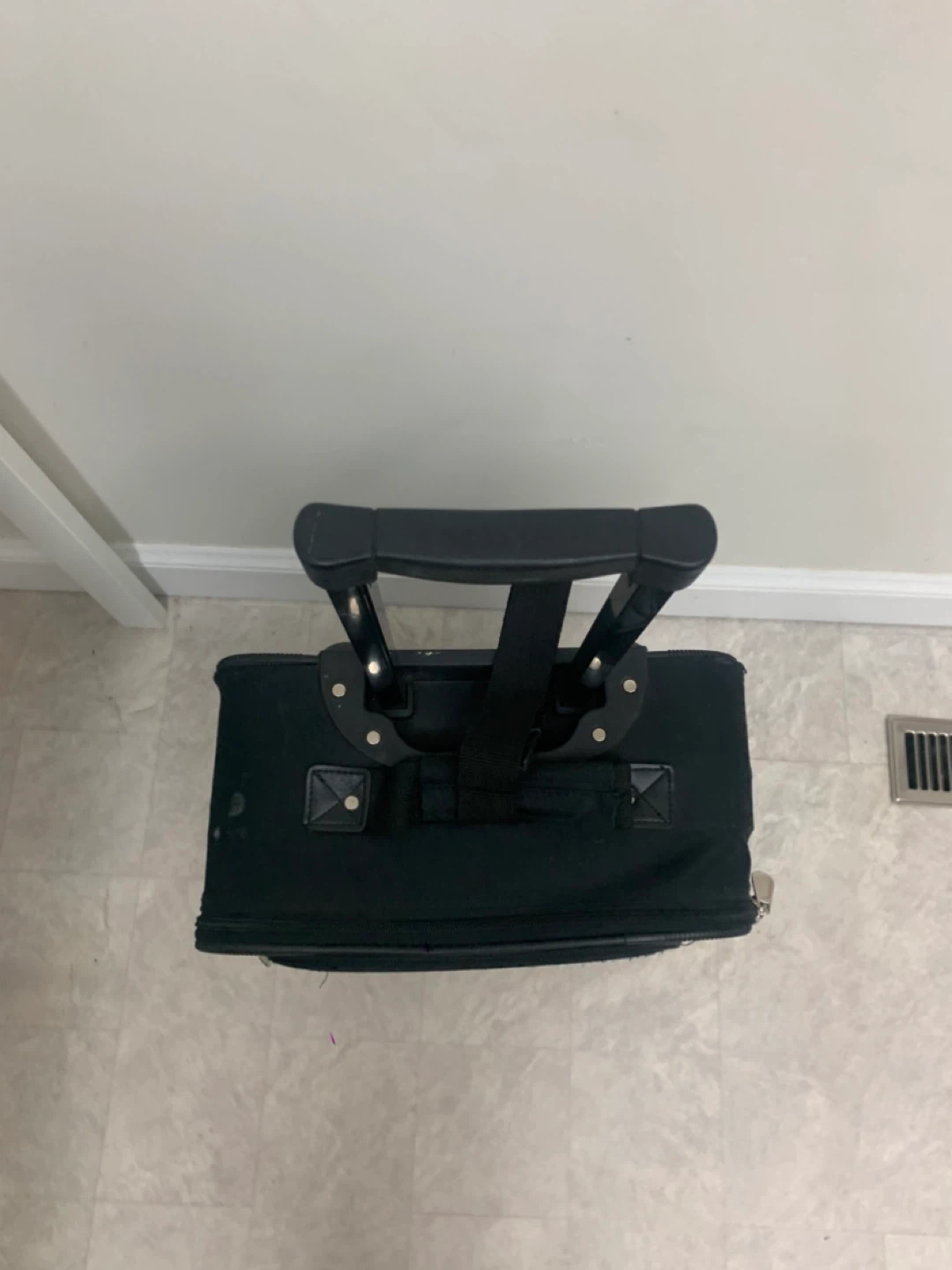 Carry On Luggage / Bag - Black Rolling Carry-On Suitcase - photo 4