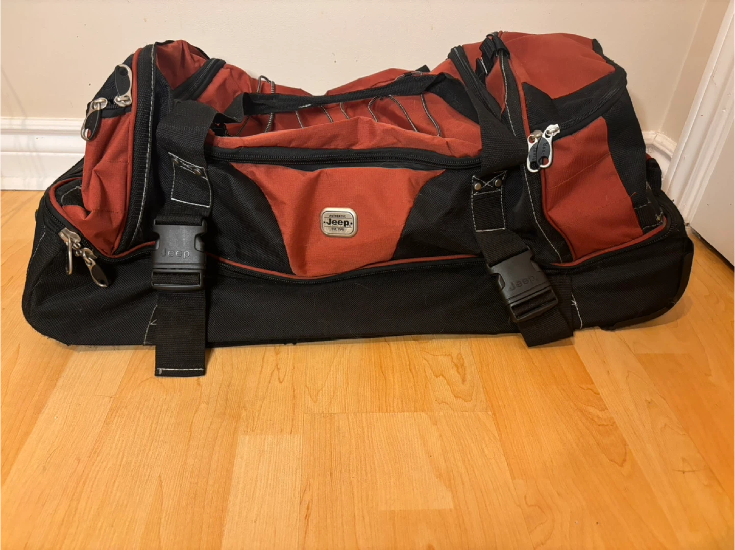 Extremely Rare Vintage Authentic Jeep Hybrid Travel Bag - Unused