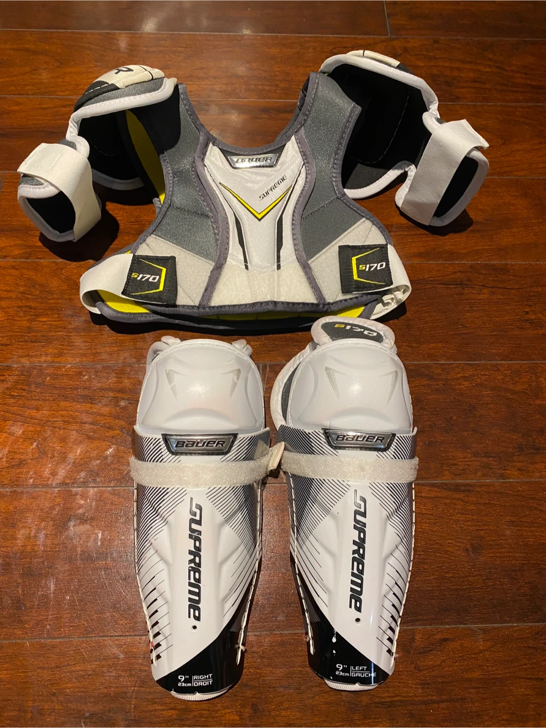 Whole set of kids’ hockey gear ❤️（4-5 year old)