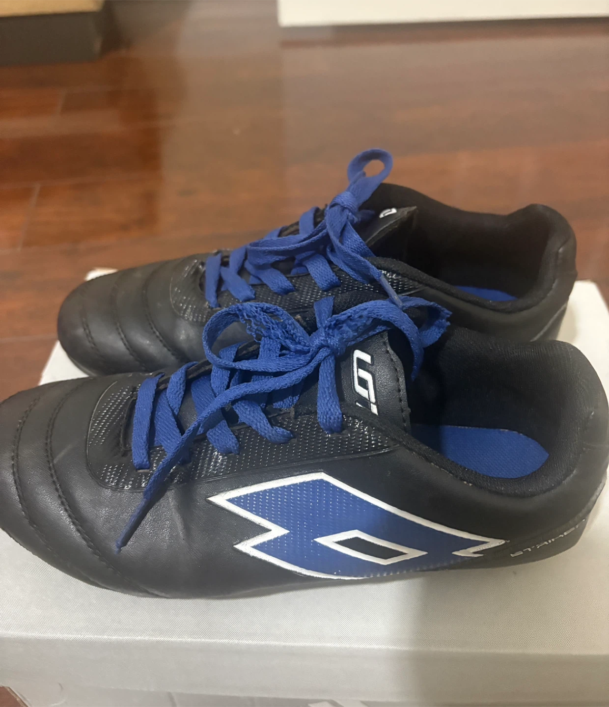 2 pair of Lotto Soccer Cleats (Size 2 & 4) ❤️