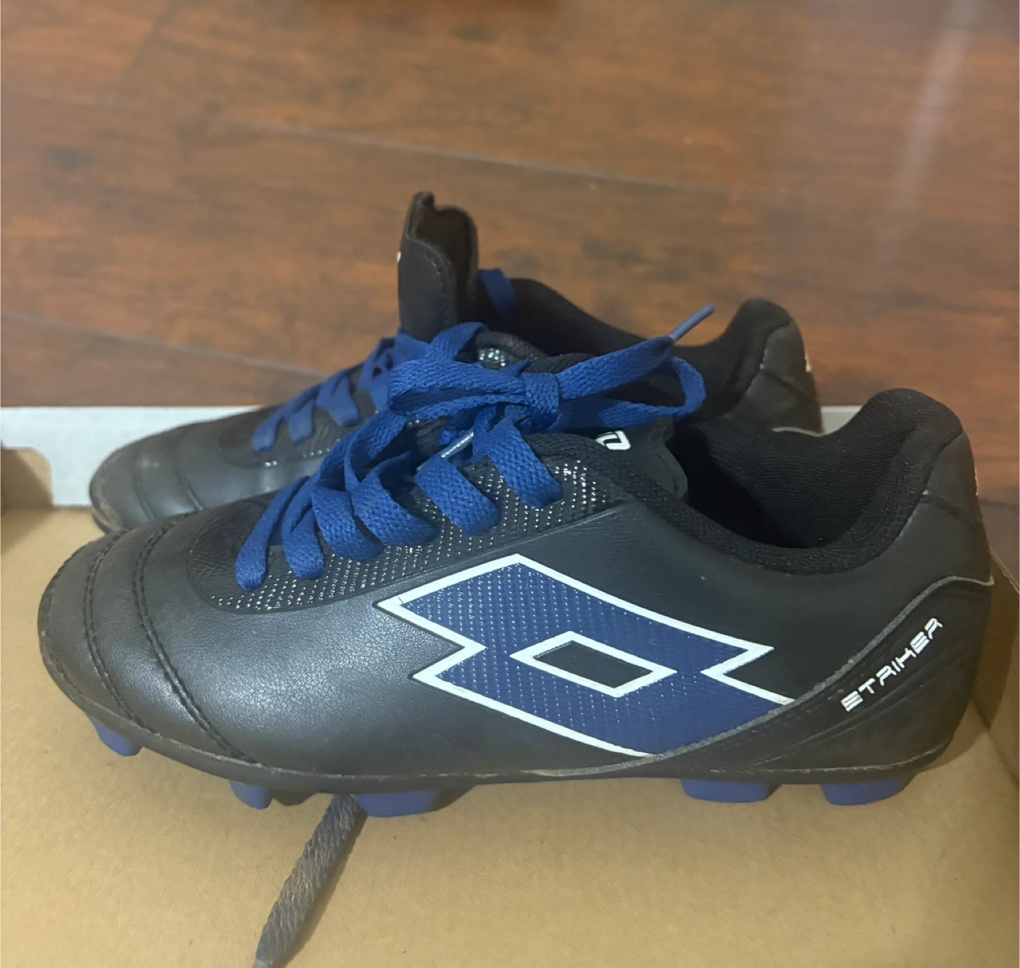 2 pair of Lotto Soccer Cleats (Size 2 & 4) ❤️ - photo 2