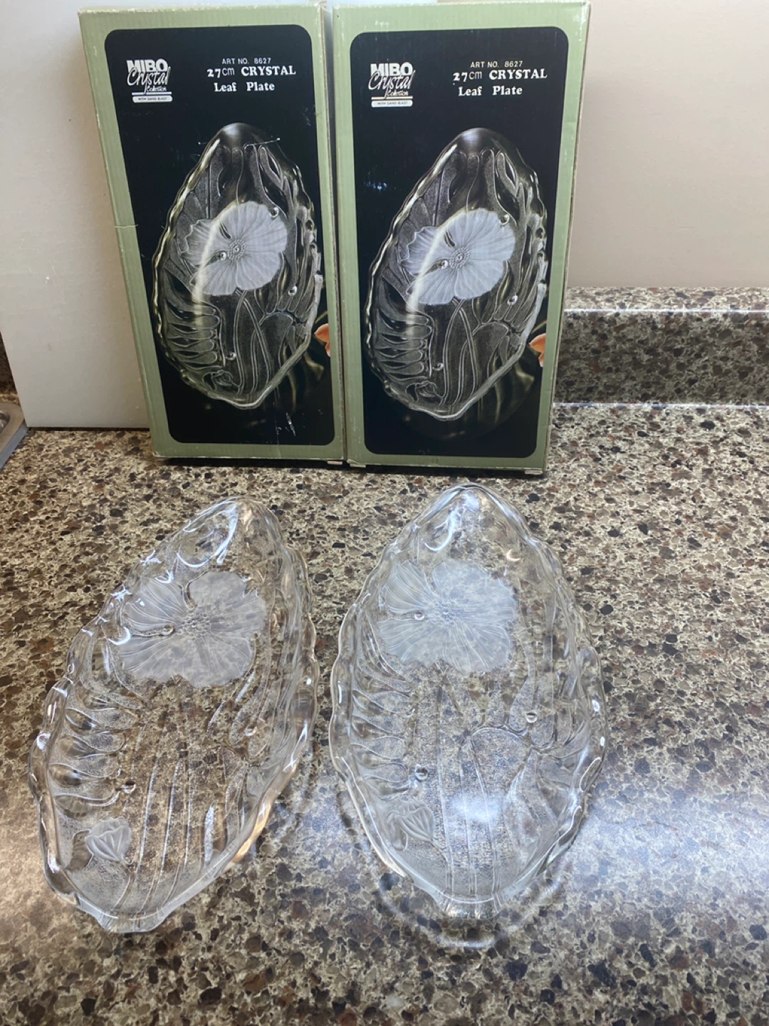MIRO Crystal Leaf Plates - Set of 2