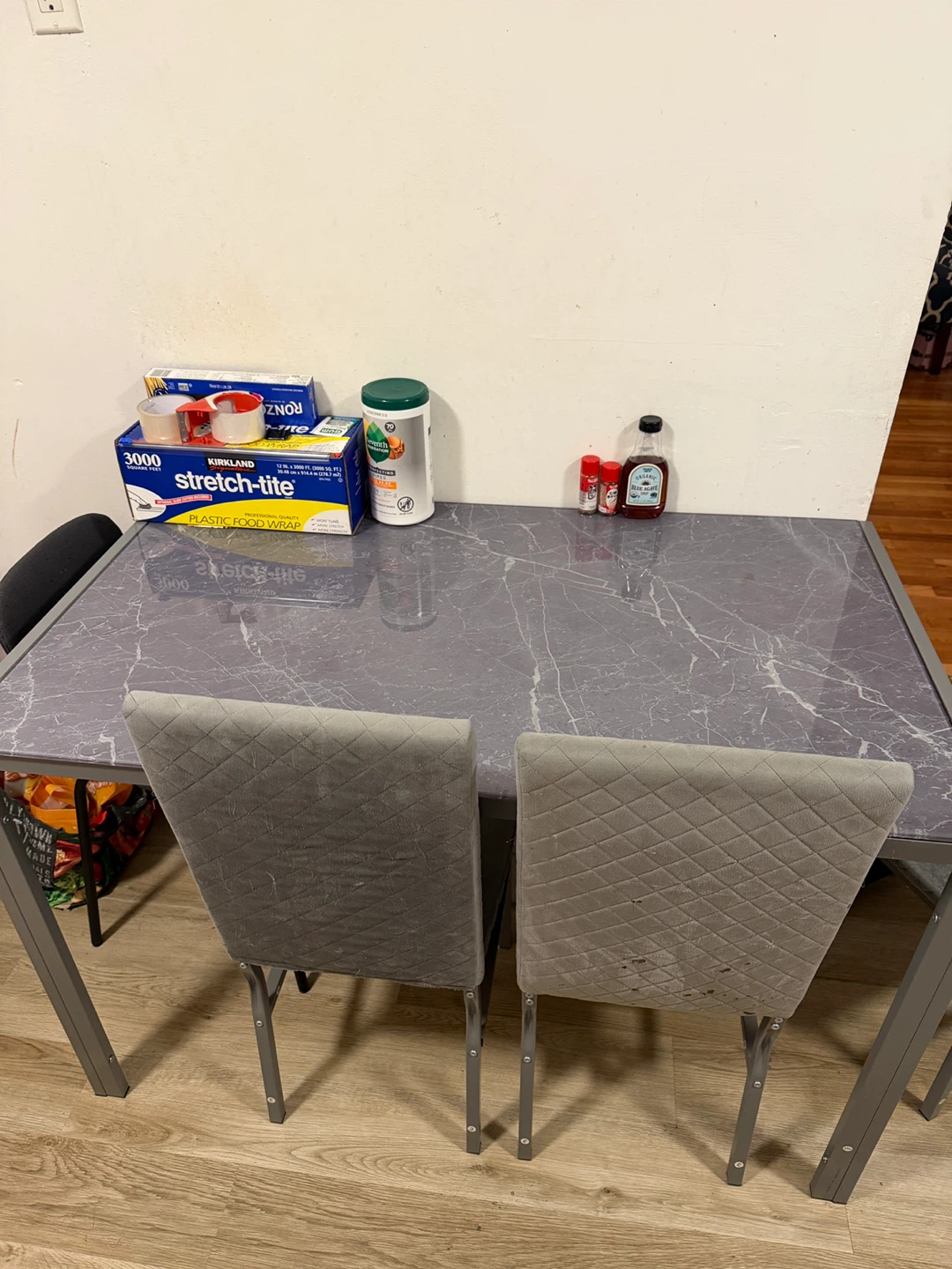 Dining Table with 4 Chairs - Gray Marble - photo 2
