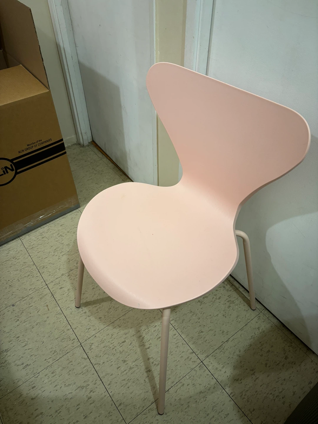 Arne Jacobsen Series 7 inspired Chair - Pale Rose