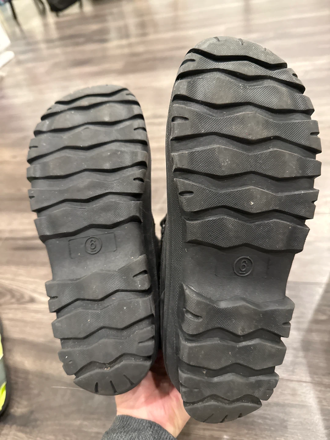 Joe Fresh Winter Boots - Size 6 - photo 3