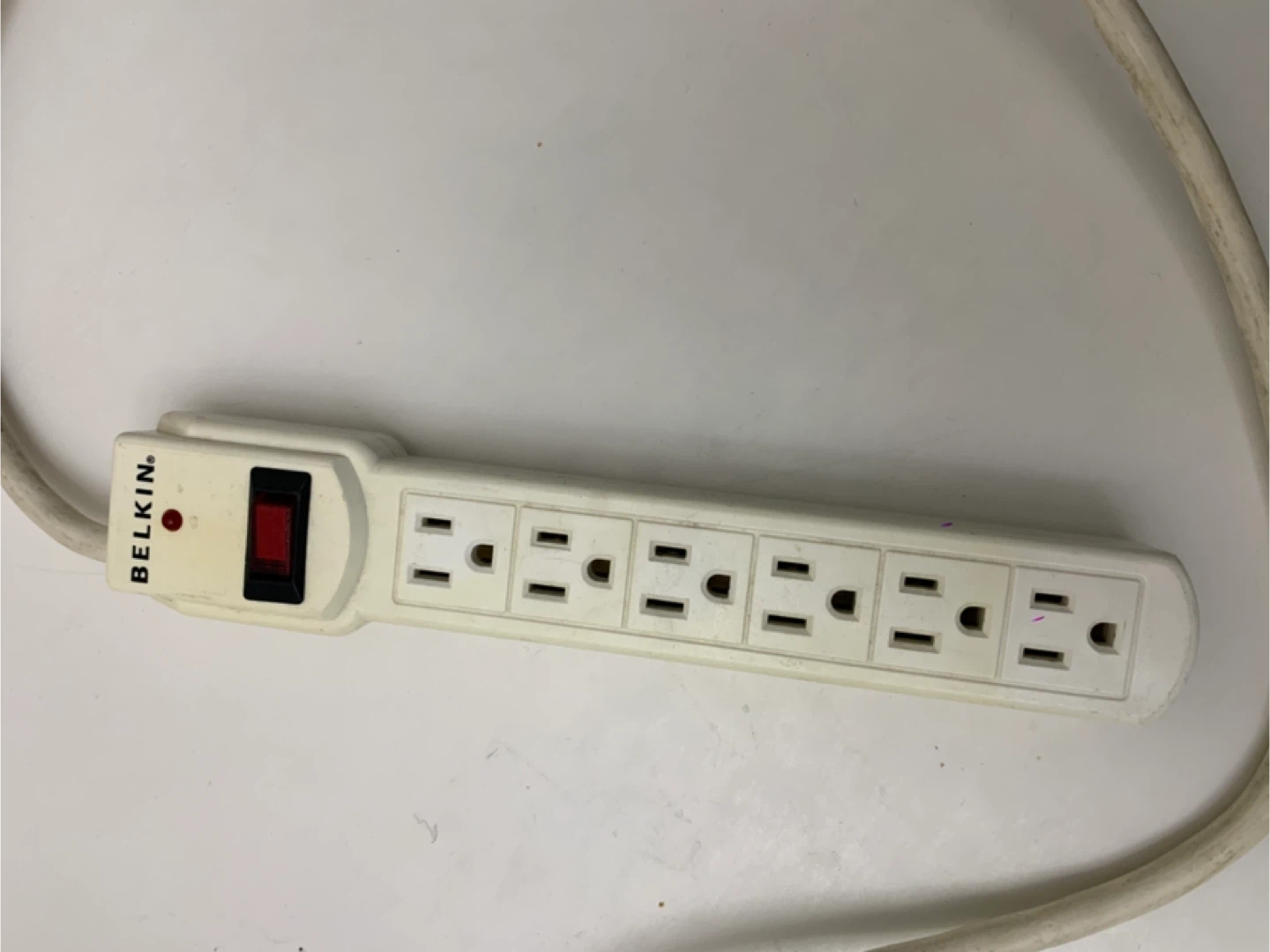 Power Bar / Electronics - Belkin 6-Outlet Power Strip - photo 4