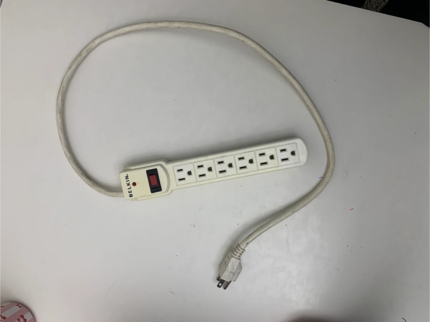 Power Bar / Electronics - Belkin 6-Outlet Power Strip - photo 2