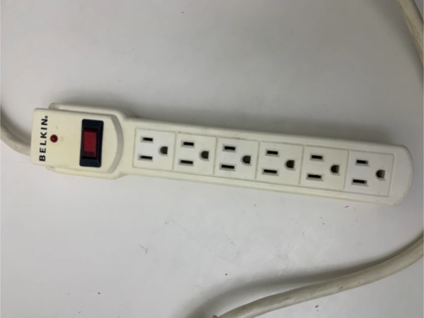 Power Bar / Electronics - Belkin 6-Outlet Power Strip - photo 3