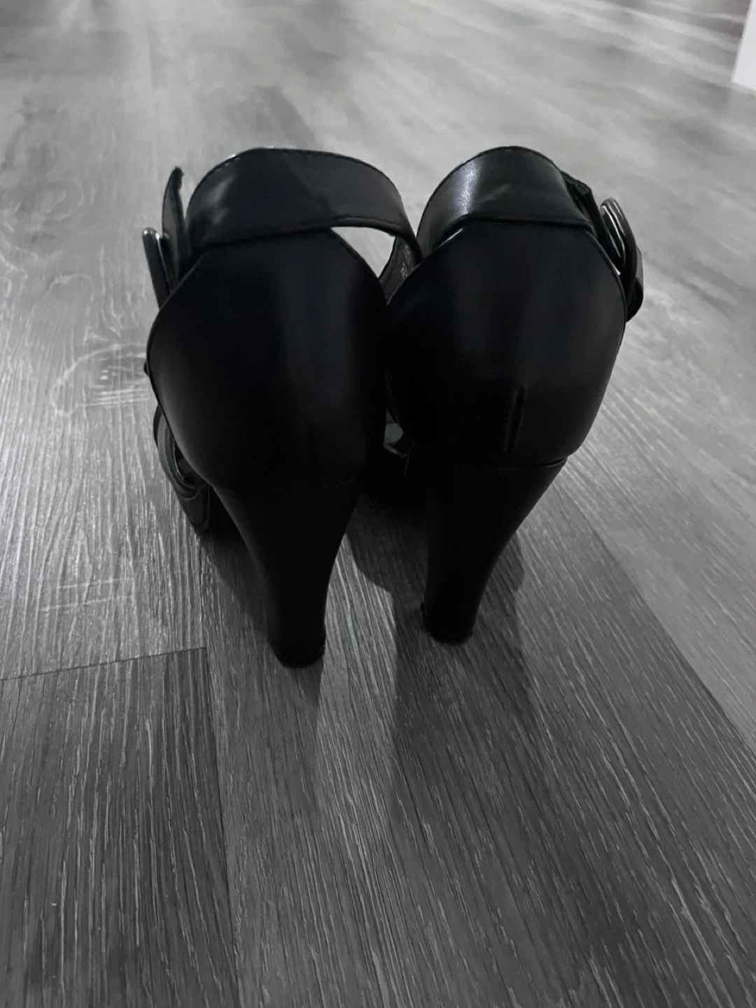 T.U.K. UK Black Heels w/ Bow - photo 3