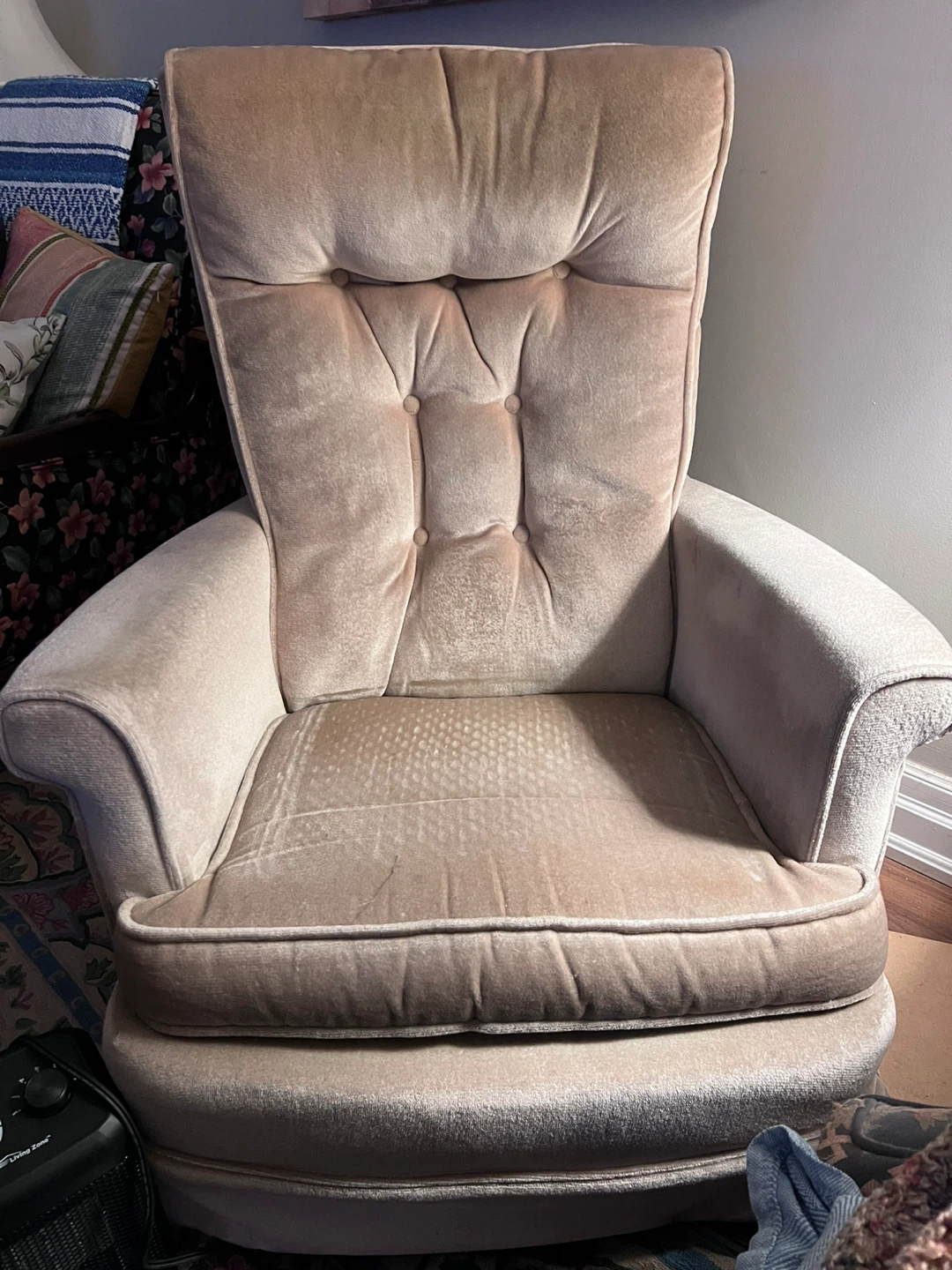 Vintage Wingback Chair - Beige Velvet - photo 2