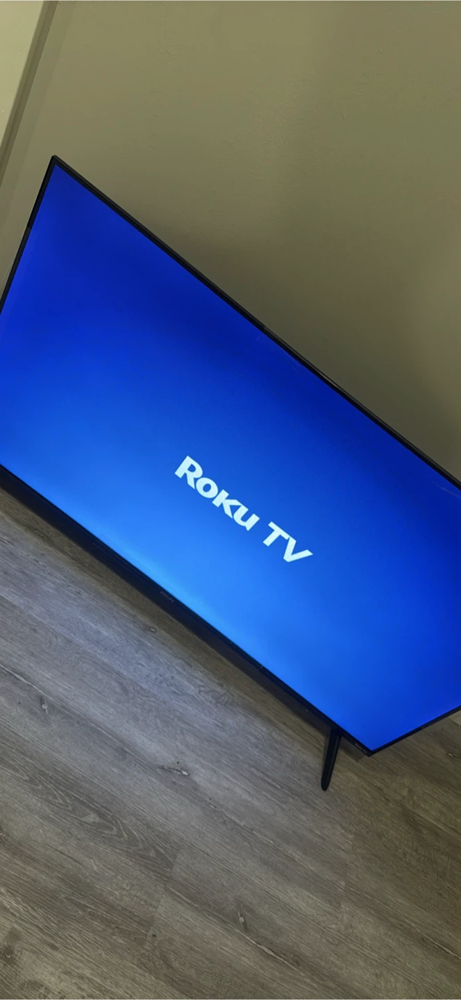 Philips Roku TV - 1080hd 43” w free Floor Lamp