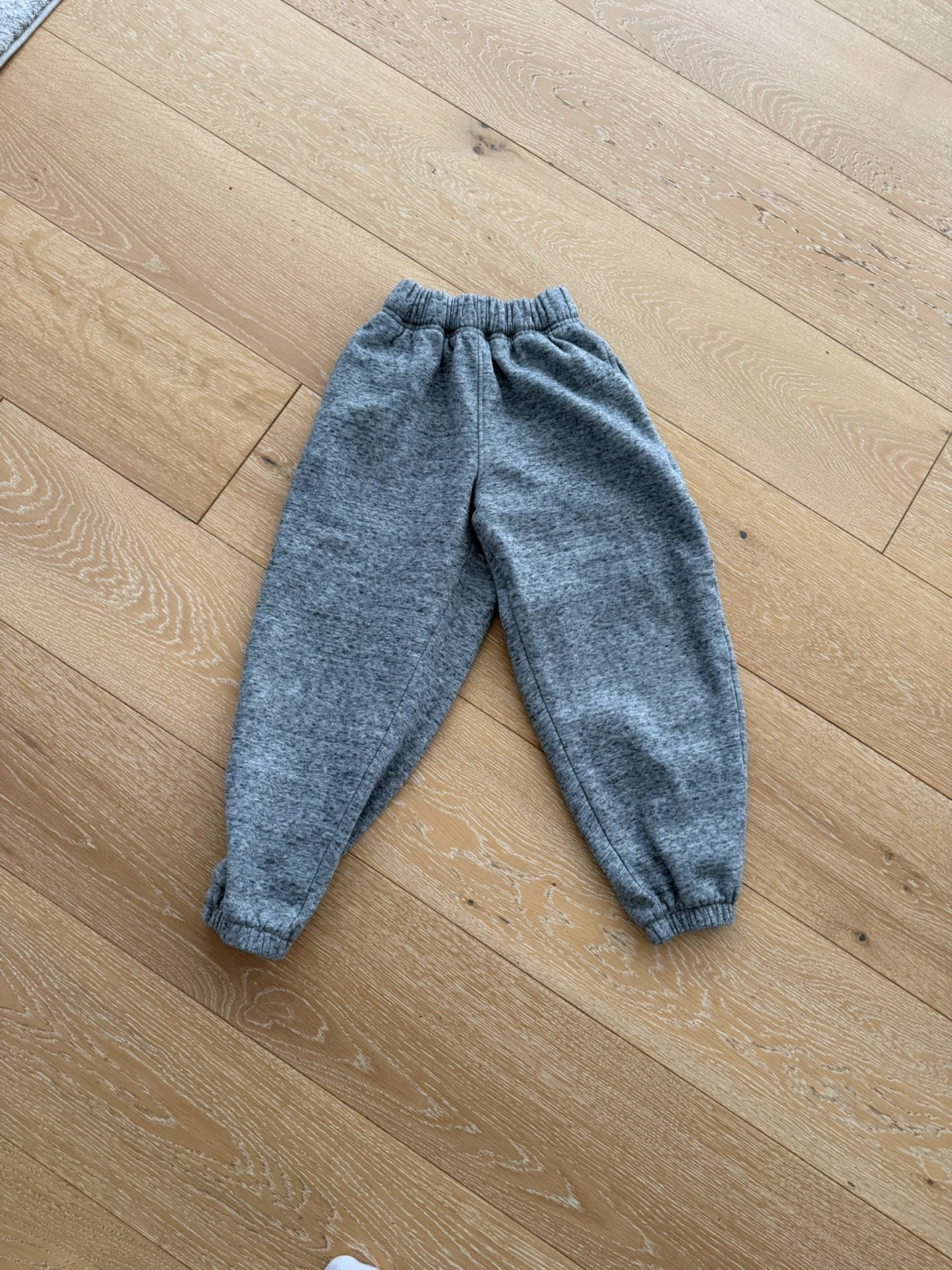 Old Navy Grey Sweatpants - Size S (6-7)