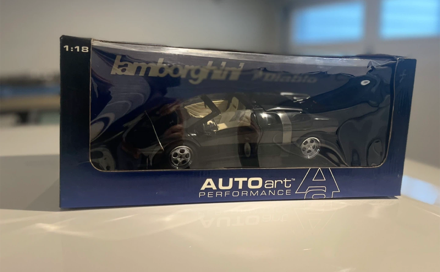 AUTOart Lamborghini Diablo Roadster 1:18 Scale - photo 2