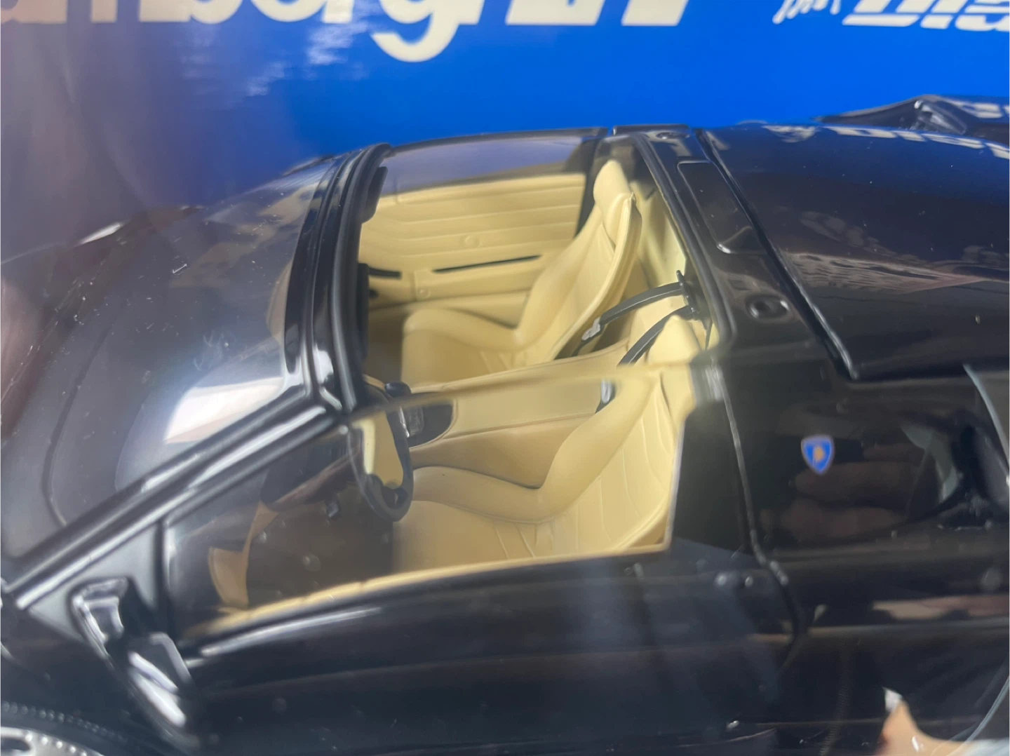 AUTOart Lamborghini Diablo Roadster 1:18 Scale - photo 3