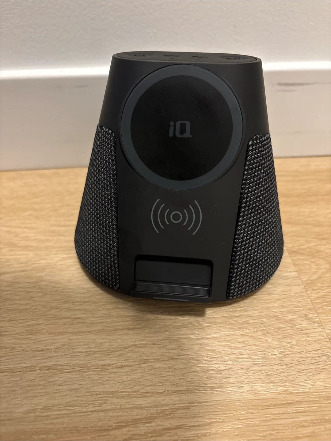 iQ Wave Home Speaker with MagSafe Wireless Charging