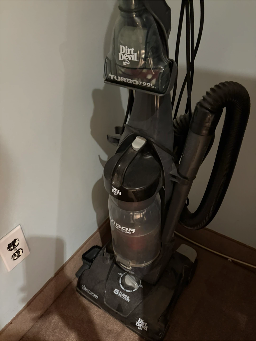 Dirt Devil Vigor Cyclonic Vacuum - photo 4