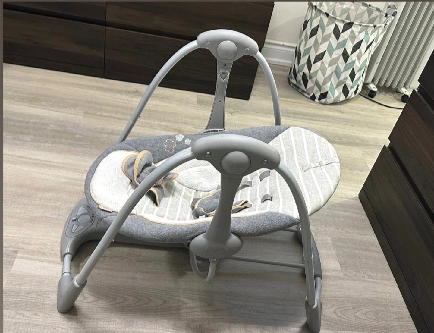 Halo Bassinest & Fisher-Price Cradle 'n Swing - photo 3