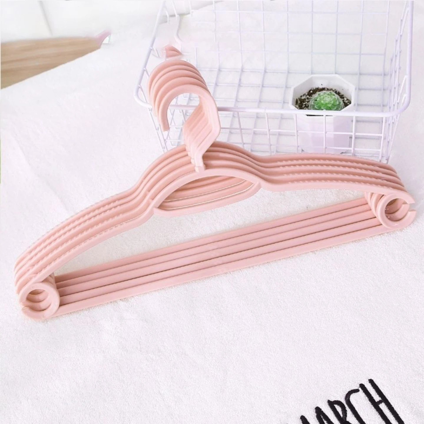 Pink Plastic Clothes Hangers - photo 2