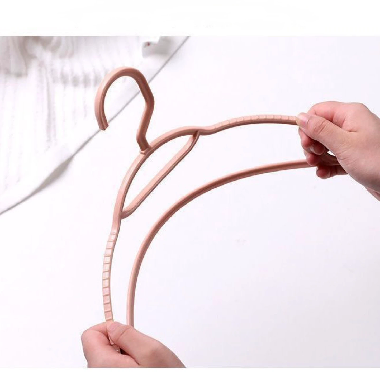 Pink Plastic Clothes Hangers - photo 3