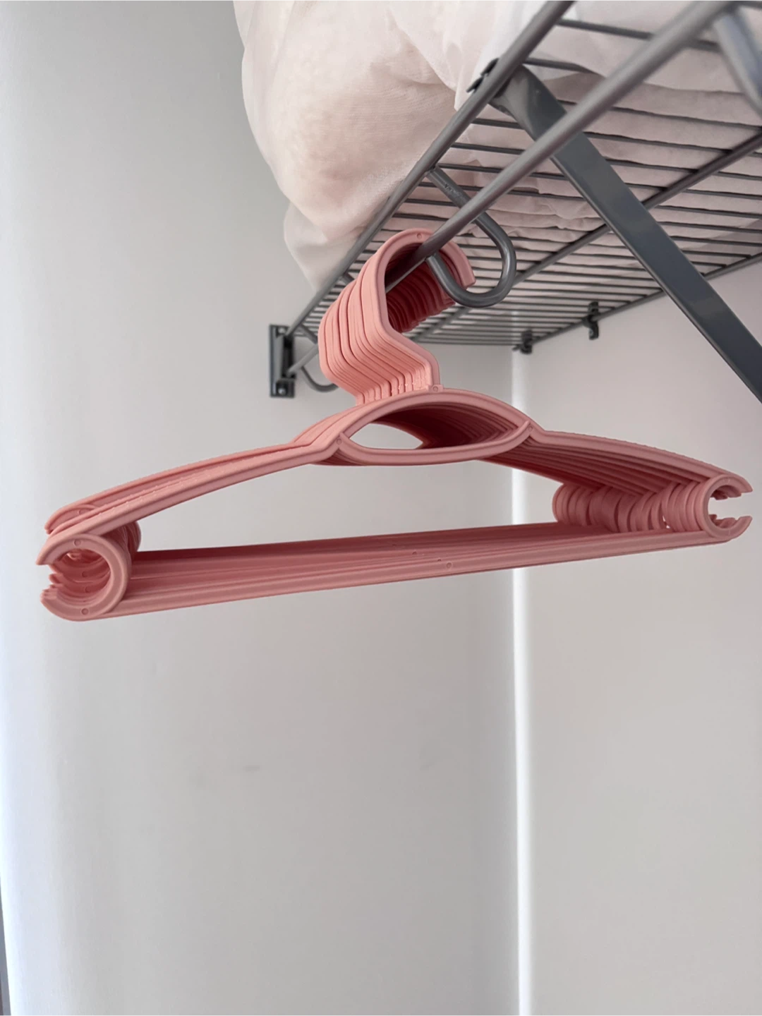 Pink Plastic Clothes Hangers - photo 5